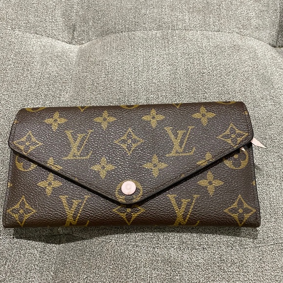 Louis Vuitton Wallet - Picture 1 of 4